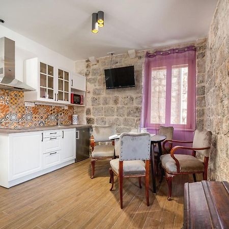 Vintage House Al Pozzo Aparthotel Hvar Town Bagian luar foto
