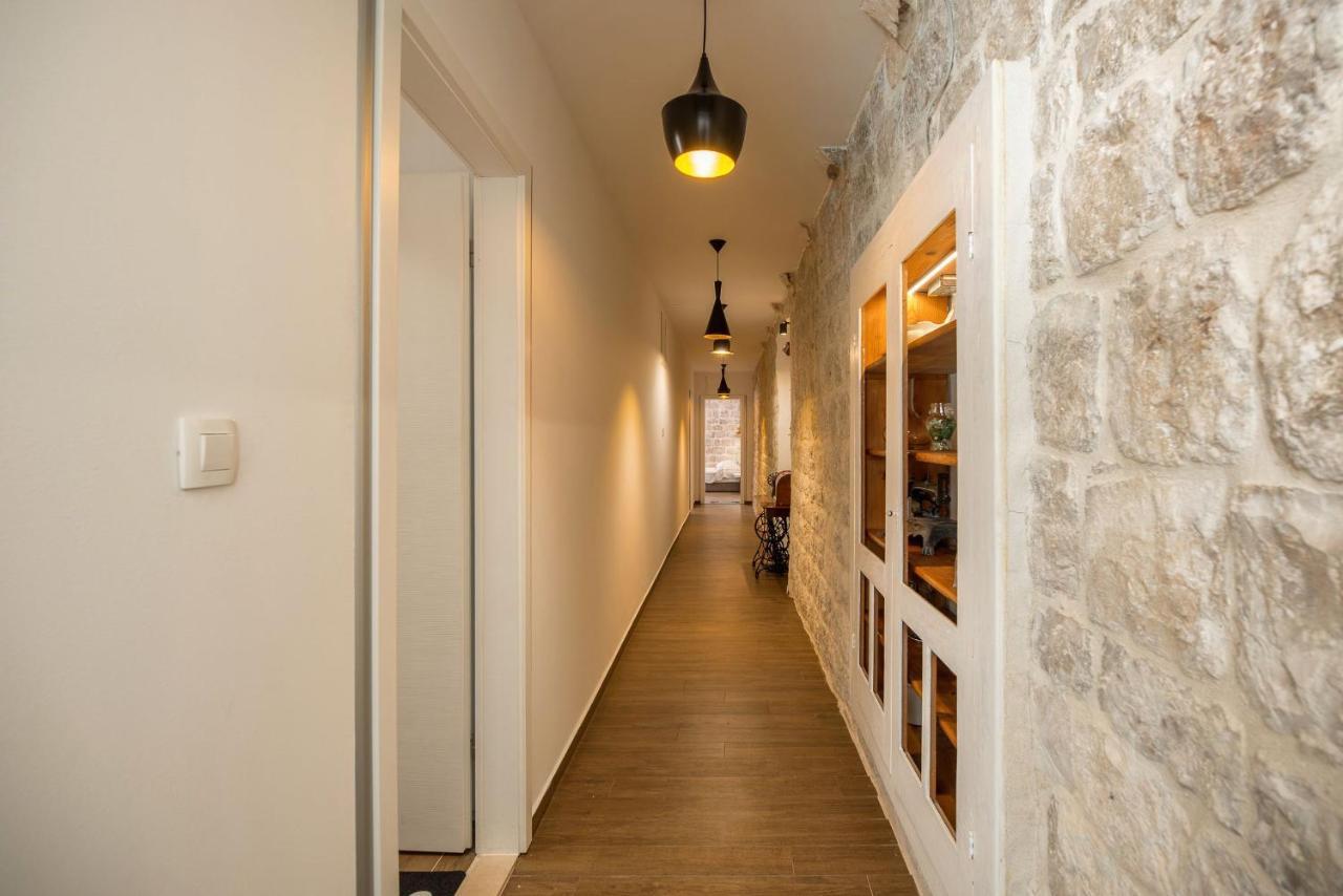 Vintage House Al Pozzo Aparthotel Hvar Town Bagian luar foto