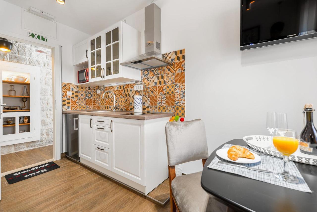 Vintage House Al Pozzo Aparthotel Hvar Town Bagian luar foto