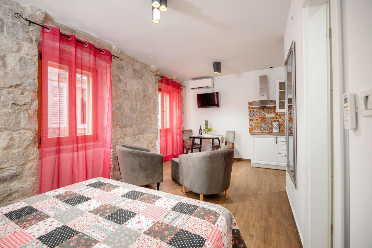 Vintage House Al Pozzo Aparthotel Hvar Town Bagian luar foto