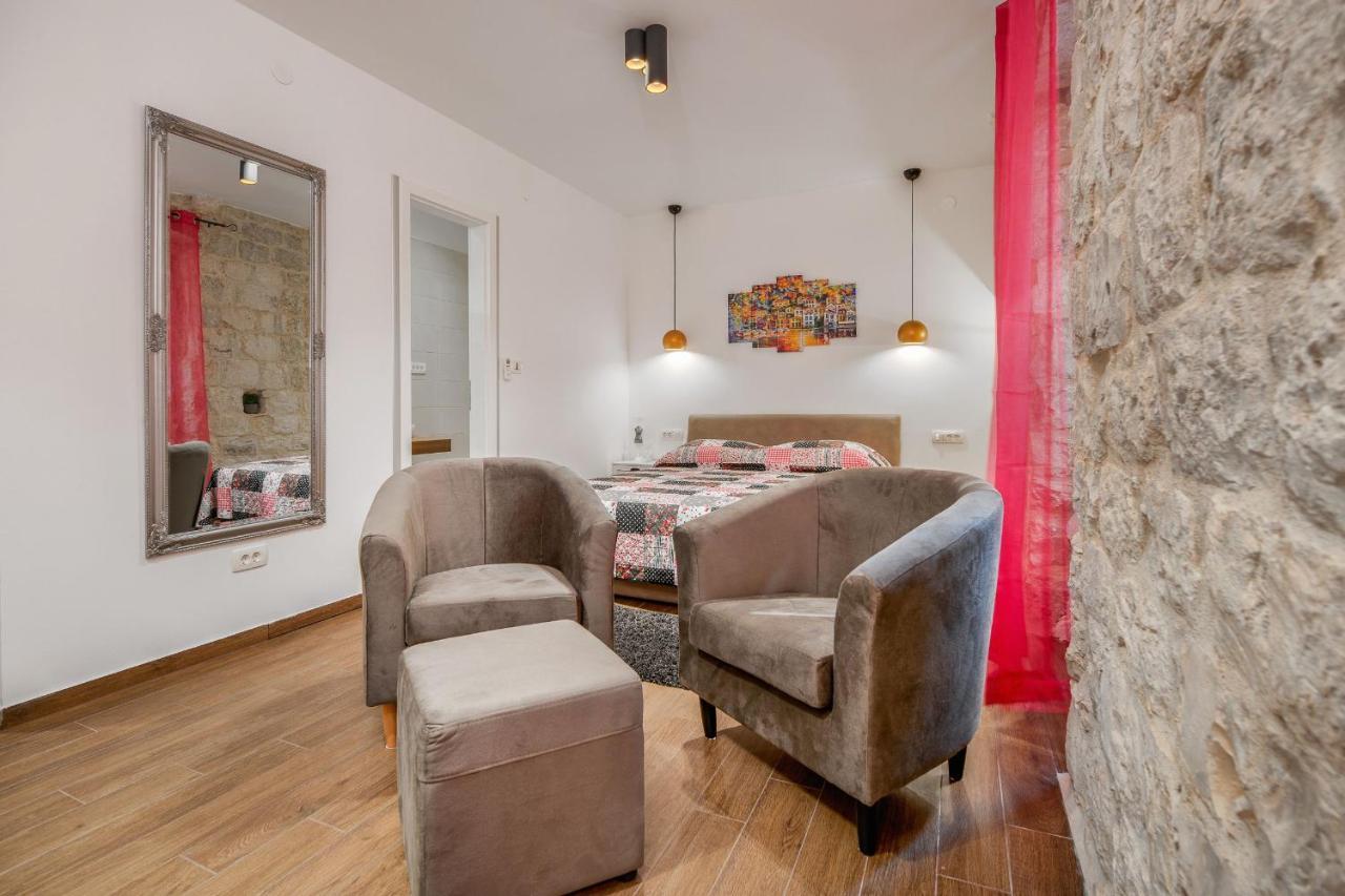 Vintage House Al Pozzo Aparthotel Hvar Town Bagian luar foto