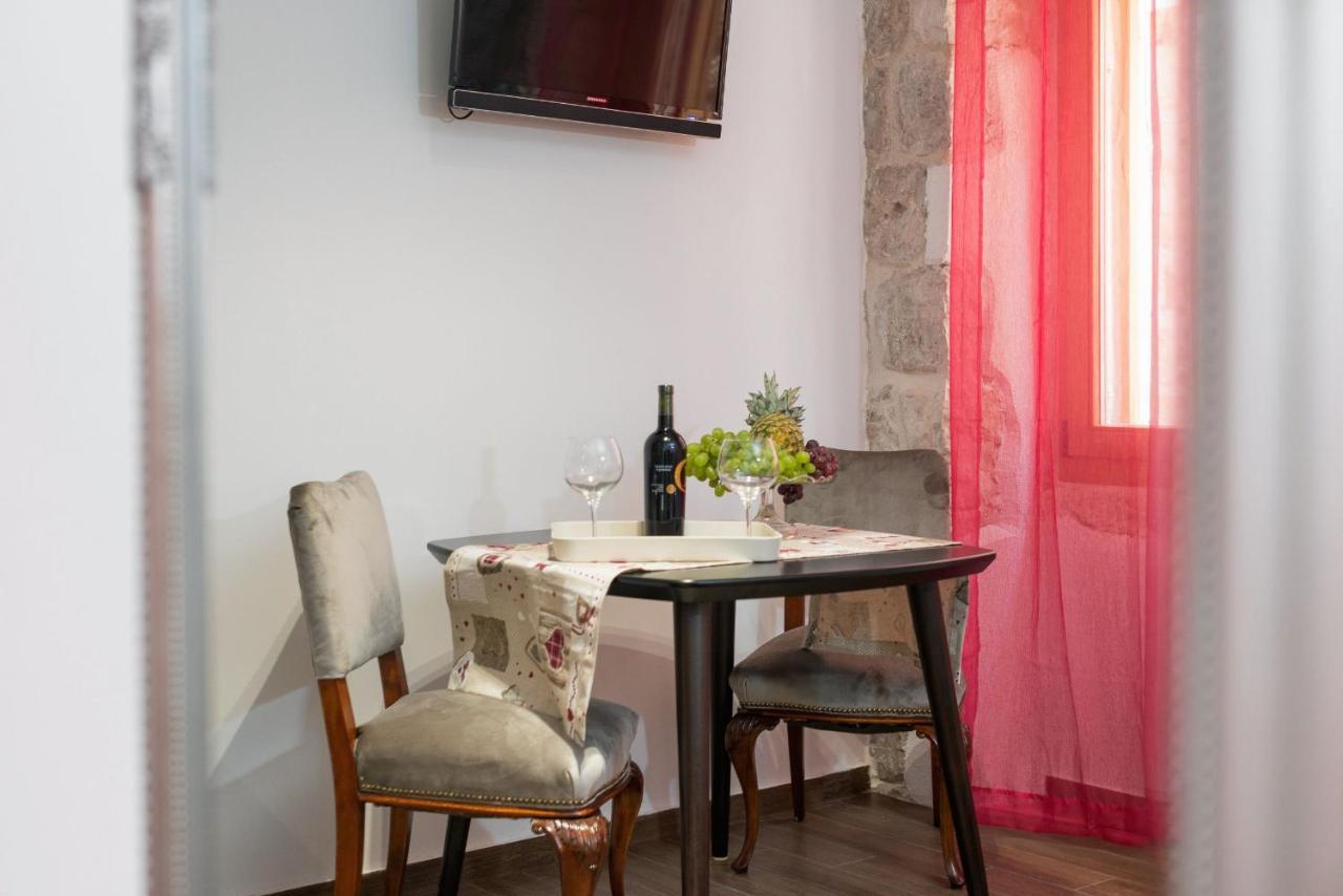 Vintage House Al Pozzo Aparthotel Hvar Town Bagian luar foto