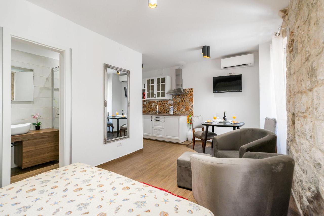 Vintage House Al Pozzo Aparthotel Hvar Town Bagian luar foto