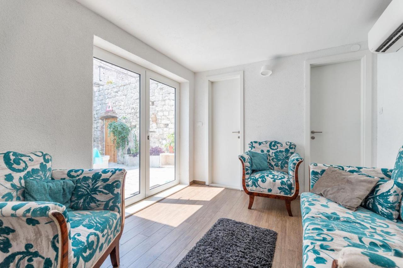 Vintage House Al Pozzo Aparthotel Hvar Town Bagian luar foto