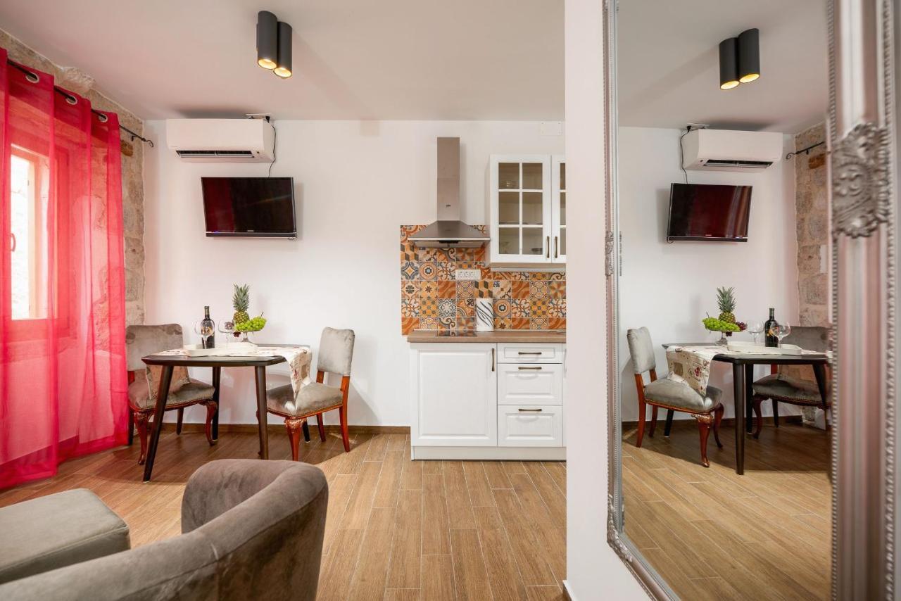 Vintage House Al Pozzo Aparthotel Hvar Town Bagian luar foto