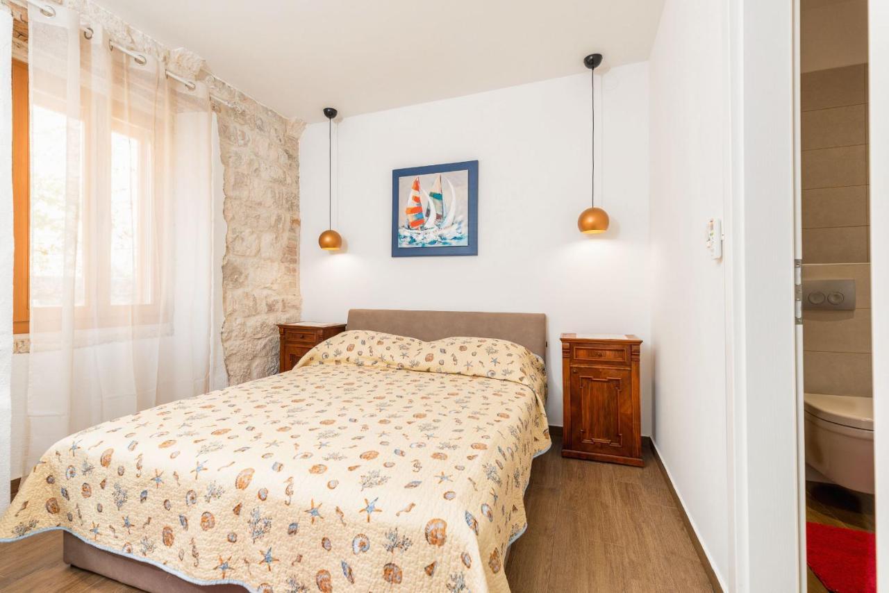 Vintage House Al Pozzo Aparthotel Hvar Town Bagian luar foto