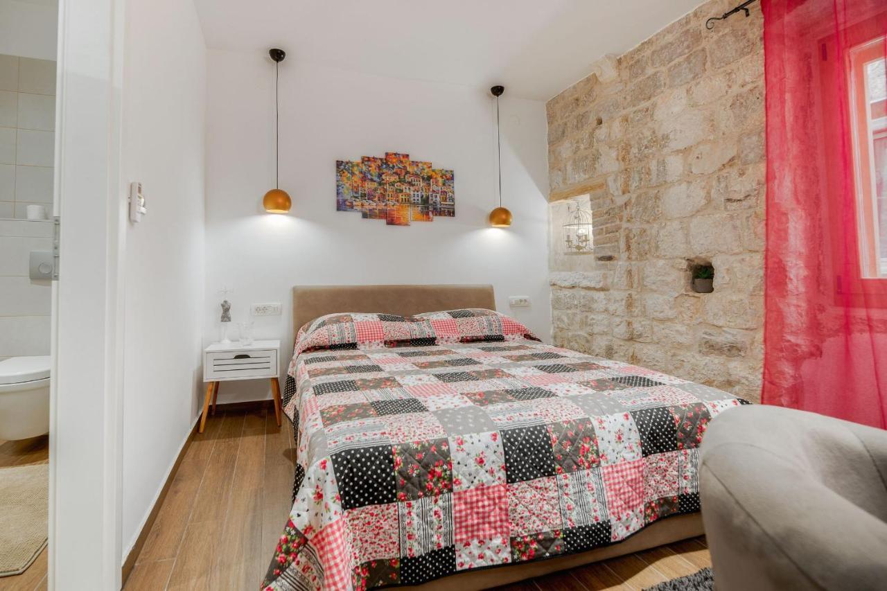 Vintage House Al Pozzo Aparthotel Hvar Town Bagian luar foto