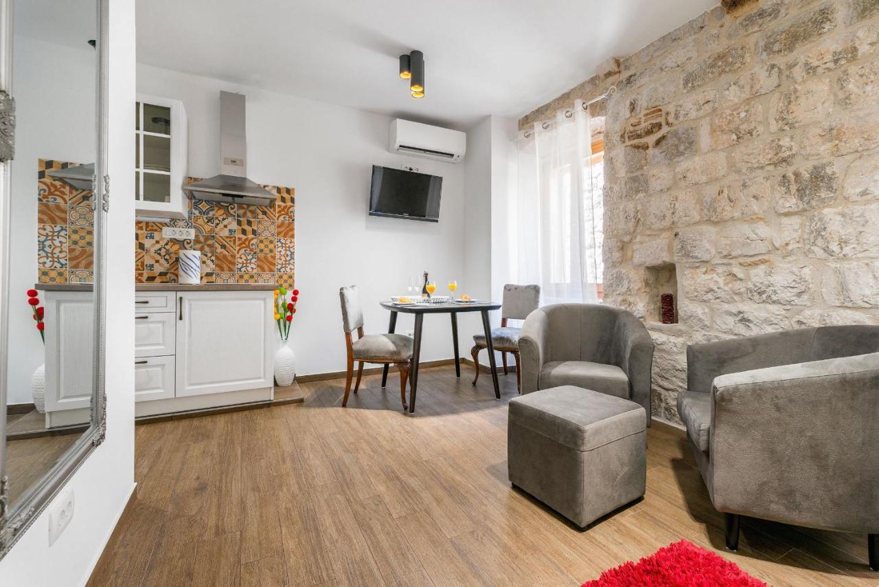 Vintage House Al Pozzo Aparthotel Hvar Town Bagian luar foto