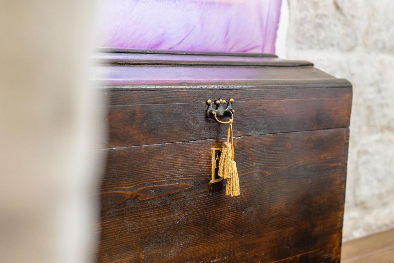 Vintage House Al Pozzo Aparthotel Hvar Town Bagian luar foto