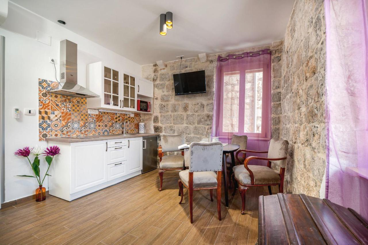 Vintage House Al Pozzo Aparthotel Hvar Town Bagian luar foto