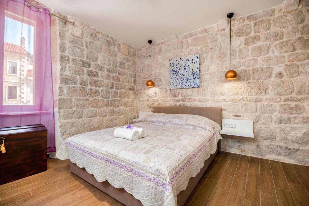 Vintage House Al Pozzo Aparthotel Hvar Town Bagian luar foto