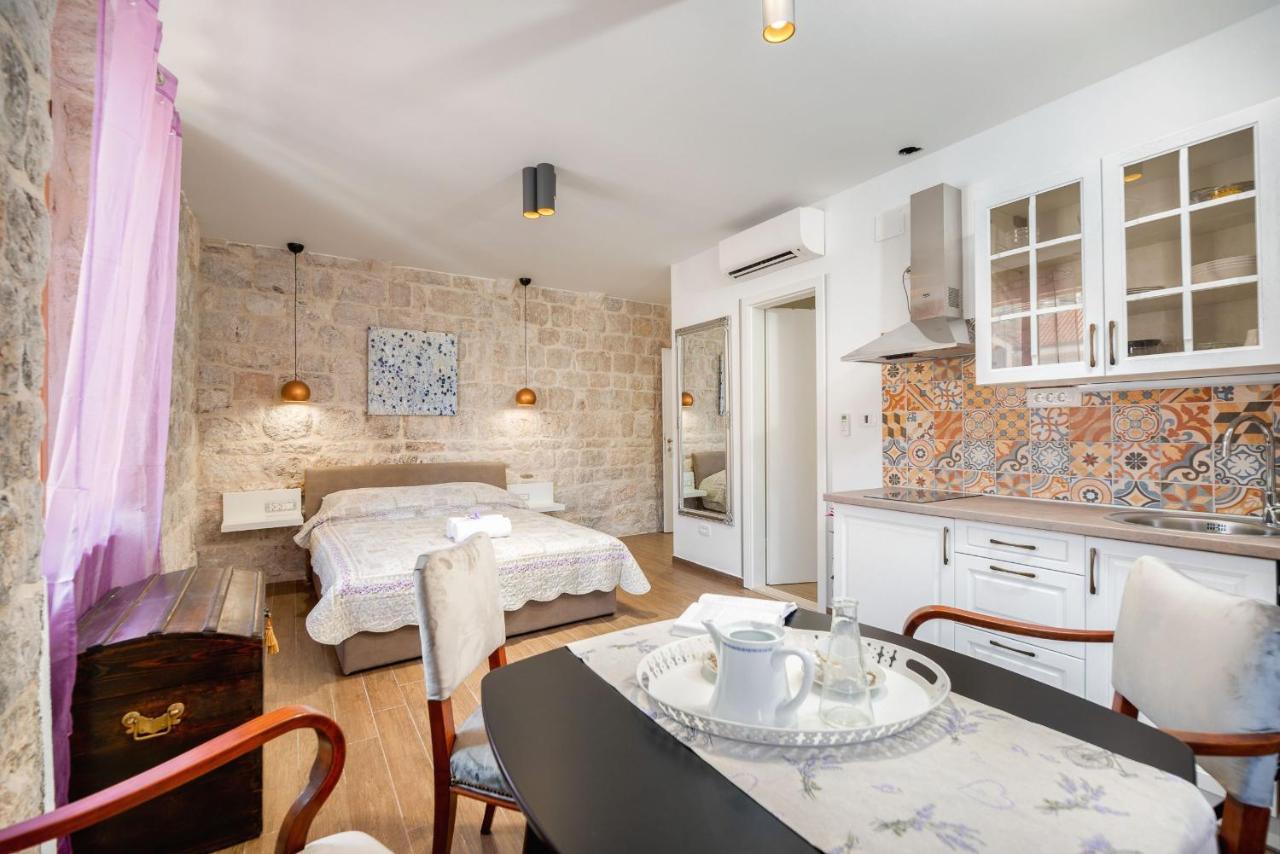 Vintage House Al Pozzo Aparthotel Hvar Town Bagian luar foto