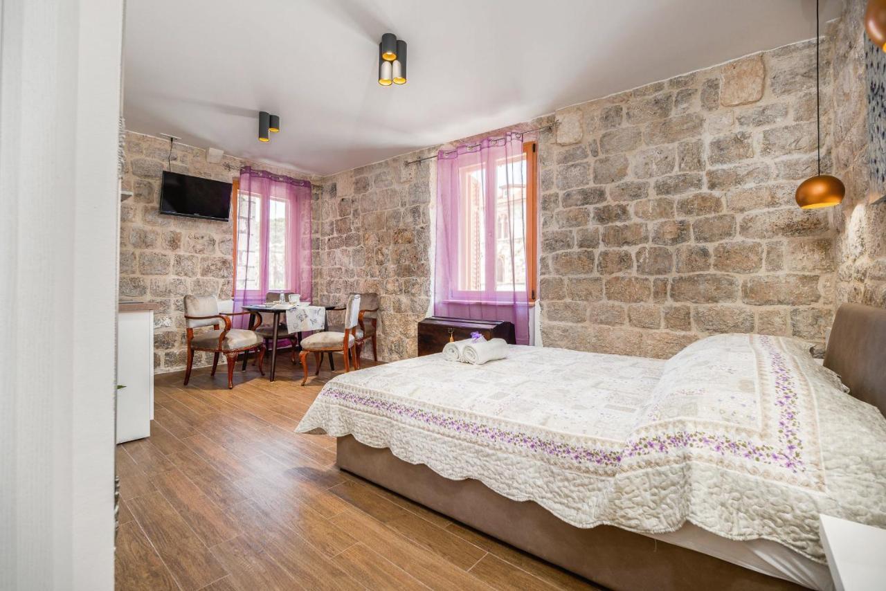 Vintage House Al Pozzo Aparthotel Hvar Town Bagian luar foto