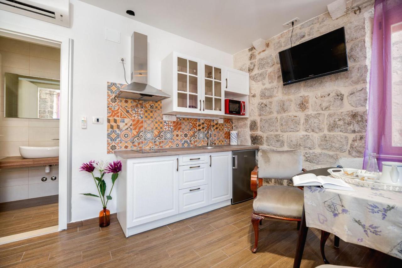 Vintage House Al Pozzo Aparthotel Hvar Town Bagian luar foto