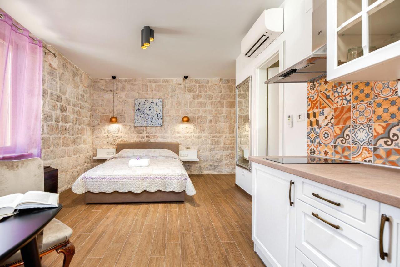 Vintage House Al Pozzo Aparthotel Hvar Town Bagian luar foto