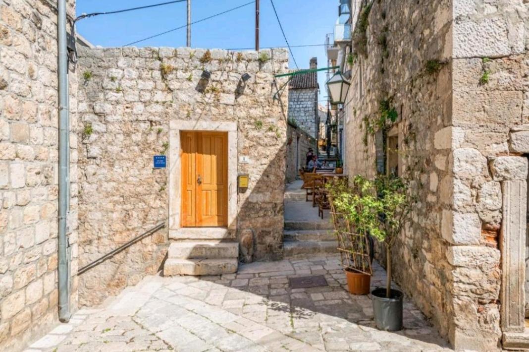 Vintage House Al Pozzo Aparthotel Hvar Town Bagian luar foto